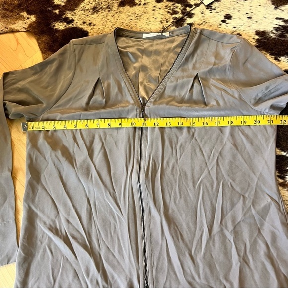 NEW ELAINE KIM Grey Quorgan Silk Zip Blouse Long Sleeve Size Large NWT - Picture 7 of 9